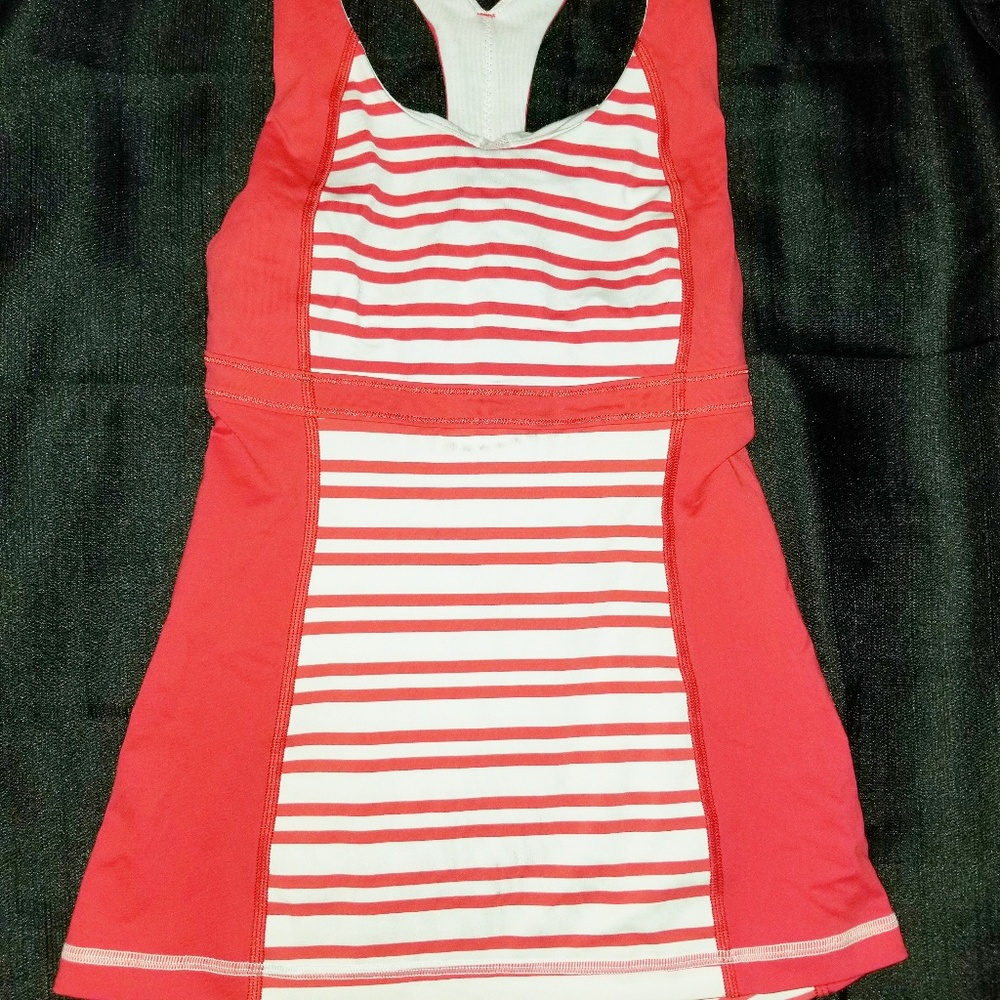 Women's Lululemon Althetic Tank w/built bra Size 4